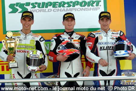 1er Broc Parkes, 2ème Kenan Sofuoglu et 3ème Matthieu Lagrive - Les manches Superbike et Supersport d'Allemagne 2007 à Lausitzring sur Moto-Net.Com