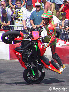 AC Farias donne vraiment l'impression de danser avec sa moto