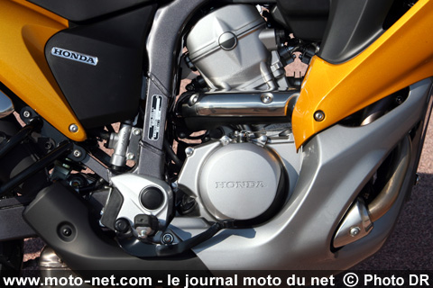 Test Honda XL700V Transalp : La Transalp poursuit son bonhomme de… route 