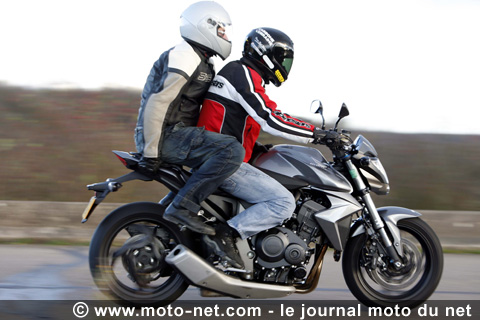 Face à face Honda CB 1000 R - Yamaha FZ1 : duel chez les 1000 !