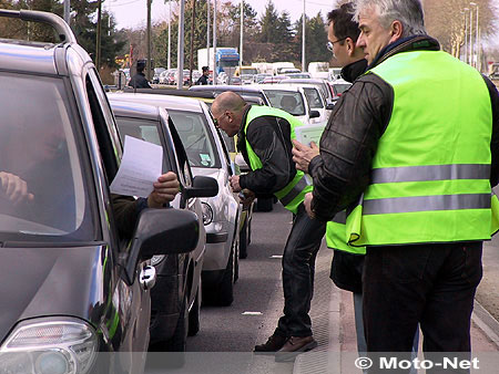 Manifestation de la FFMC 77 contre les radars automatiques de la RN 37 le 7 février 2004