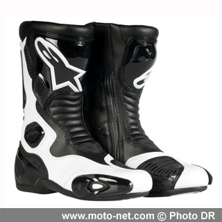 Alpinestars pense aux motardes sportives avec les Stella S-MX 5