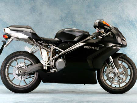 La Ducati Superbike 749 Dark sera proposée au prix public de 11 995 euros