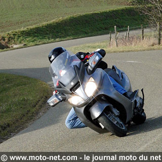 Essai comparatif maxiscooters Honda Silverwing 600 et Suzuki Burgman 650