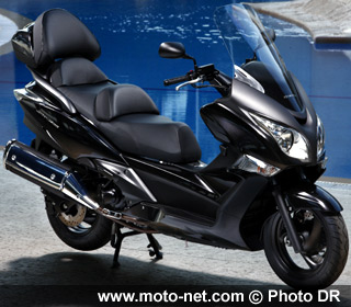 Avec Cruising Backrest - Test Honda SW-T400 : Honda à l'aspi du Tmax ?
