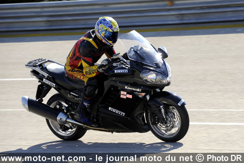 Balade et arsouille : le nouveau pneu moto Pirelli 'Angel ST affiche sa polyvalence !