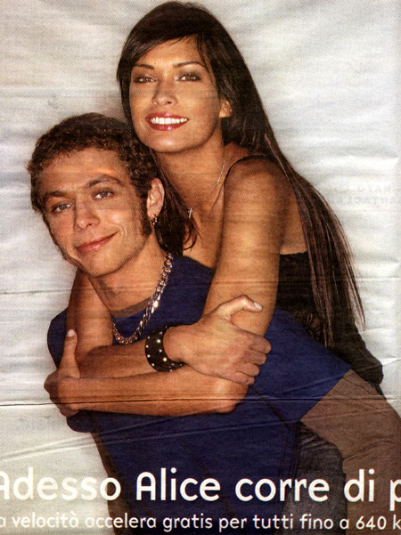 Valentino Rossi et Fernanda Lessa pour une pub Alice