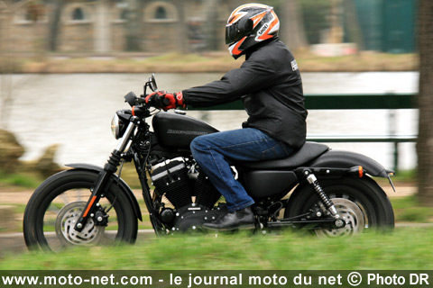 Test Harley-Davidson Iron 883 : Le benjamin des Dark Customs arrive en ville