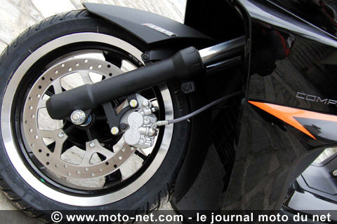 Essai comparatif Peugeot 125 BlackSat Executive vs Piaggio MP3 400 LT : le bonheur sans le permis moto !