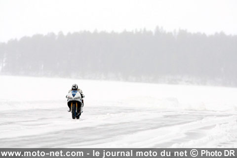 Craig Jones emmène une Buell 1125R à 238 km/h... sur un lac gelé !