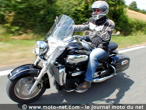 Face à Face Kawasaki VN 1700 Voyager / Triumph Rocket III Touring : 4 000 cc pour les vacances !