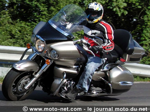 Face à Face Kawasaki VN 1700 Voyager / Triumph Rocket III Touring : 4 000 cc pour les vacances !
