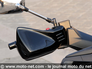 Duel Suzuki Burgman 400 Z / Yamaha Majesty 400 : du rififi chez les commuters !