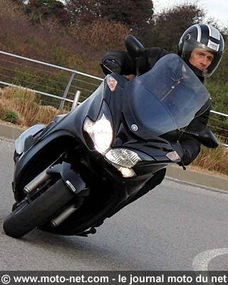 Duel Suzuki Burgman 400 Z / Yamaha Majesty 400 : du rififi chez les commuters !