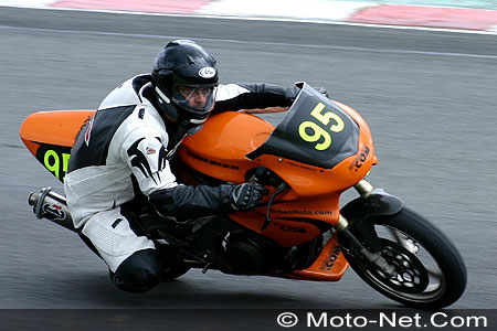 Pascal Di Marco fait tourner la Moto-Net Mobile n°95 en 1'07 avant les galères du week-end...