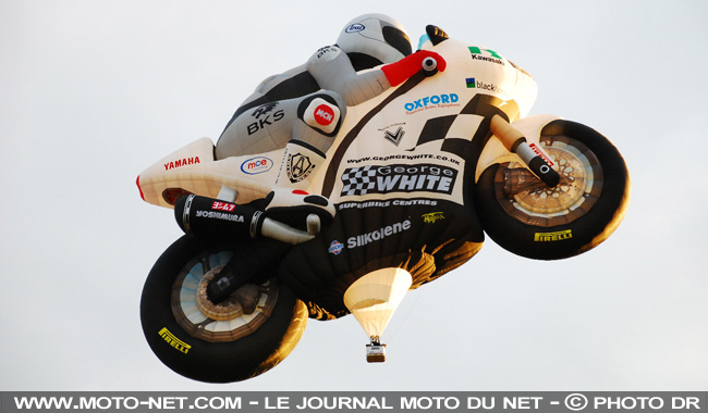 Une moto montgolfière dans le ciel britannique