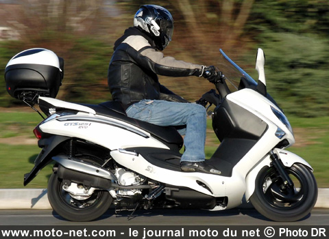 Duel scooters 125 : Sym GTS EFI vs Yamaha X-Max ABS Business