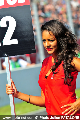 24H Moto du Mans 2011 : umbrella girls et départ !