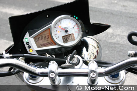 Essai Moto Net nouvelle Triumph Speed Triple 1050 : une main de fer dans un gant de velours