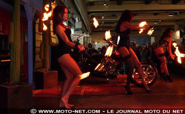 Swiss Moto 2013 : les Fuel Girls mettent le feu à Zurich