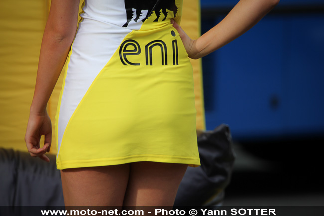 Galerie photos WSBK Magny-Cours 2013 : umbrella girls