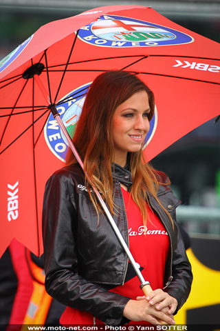 Galerie photos WSBK Magny-Cours 2013 : umbrella girls
