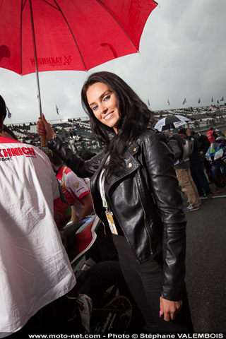 Galerie photos WSBK Magny-Cours 2013 : umbrella girls