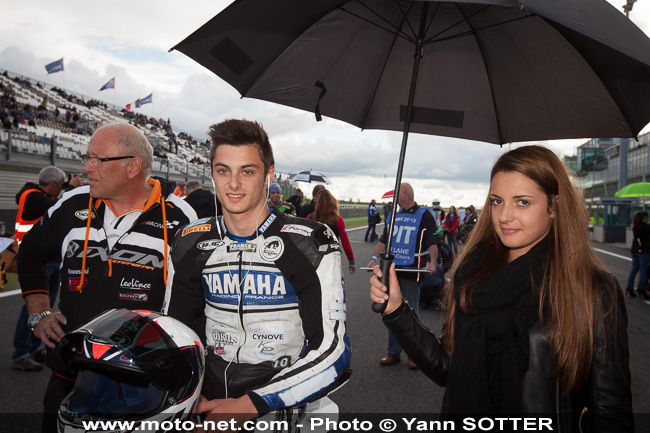 Galerie photos WSBK Magny-Cours 2013 : umbrella girls