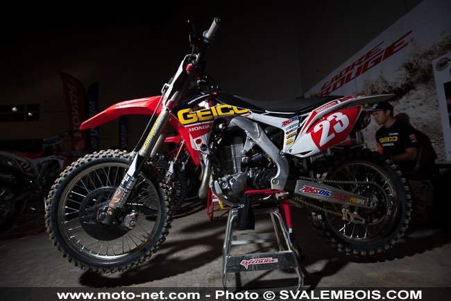 Galerie : les plus belles photos du Supercross de Bercy 2013