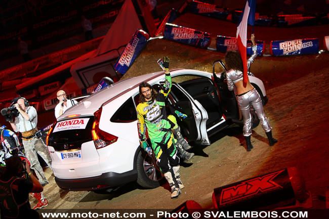 Galerie : les plus belles photos du Supercross de Bercy 2013
