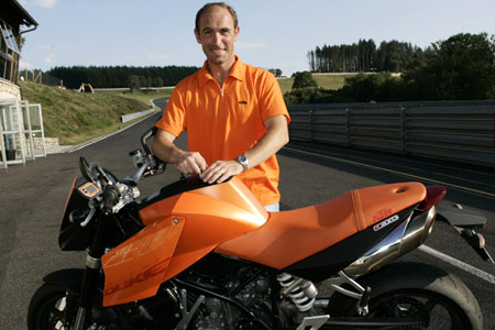 KTM engage une 990 Super Duke officielle sur le Moto Tour 2005