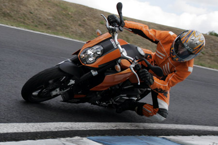 KTM engage une 990 Super Duke officielle sur le Moto Tour 2005