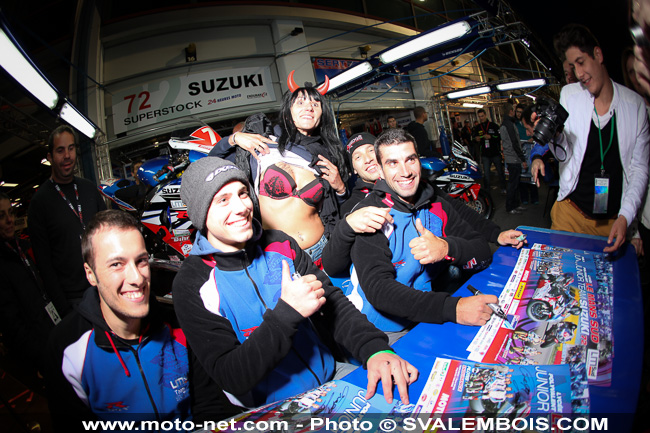 Galerie photo Bol d'Or 2014 (01) : umbrella girls et voie des stands