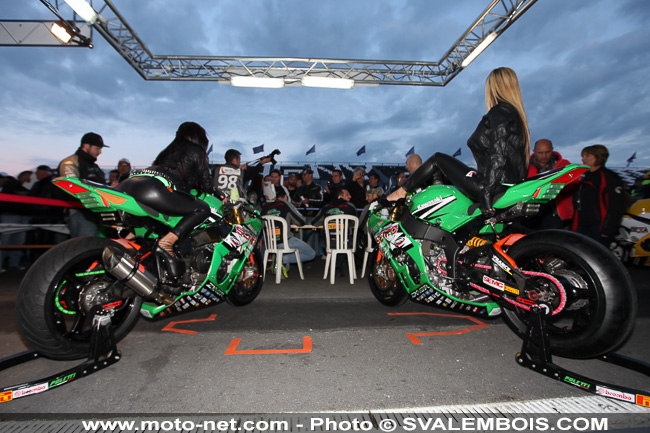 Galerie photo Bol d'Or 2014 (01) : umbrella girls et voie des stands