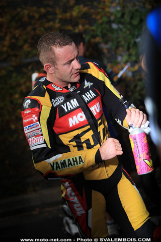WSBK France - Galerie photo : stands et umbrella girls à Magny-Cours