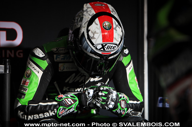 WSBK France - Galerie photo : stands et umbrella girls à Magny-Cours