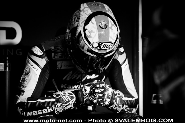 WSBK France - Galerie photo : stands et umbrella girls à Magny-Cours