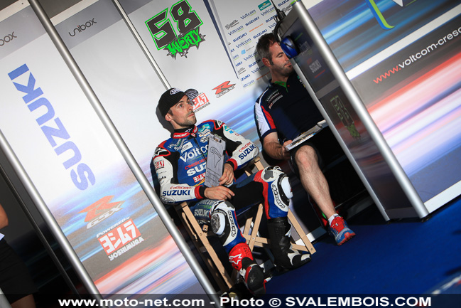 WSBK France - Galerie photo : stands et umbrella girls à Magny-Cours