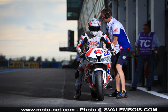WSBK France - Galerie photo : stands et umbrella girls à Magny-Cours