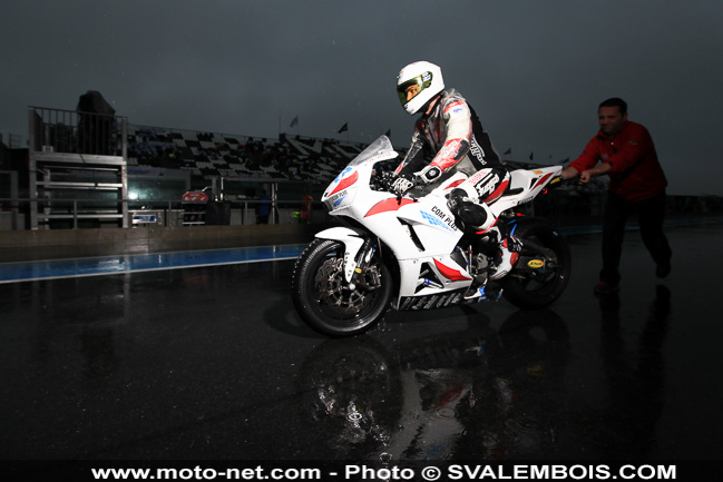 WSBK France - Galerie photo : stands et umbrella girls à Magny-Cours