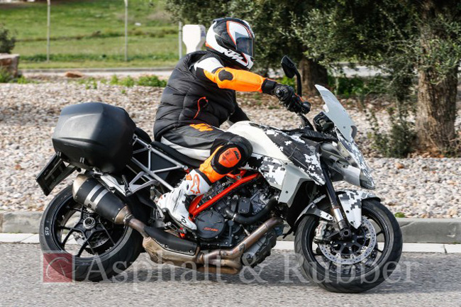 Nouveauté KTM : la 1290 Superduke R part à l'Adventure