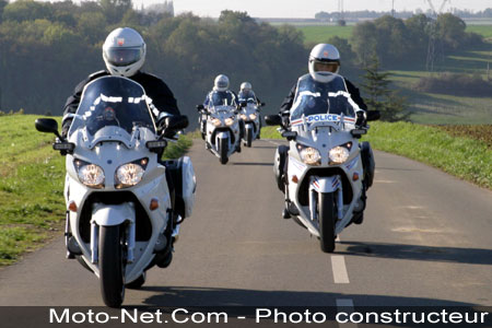 La Yamaha 1300 FJR Police résistera-t-elle à la nouvelle BMW R 1200 RT ?