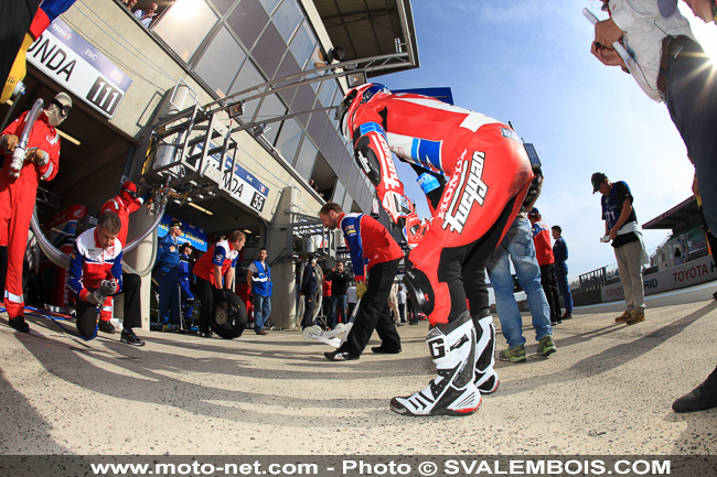 24 Heures Motos 2015 - Galerie photo 02 : départ et premières heures de course