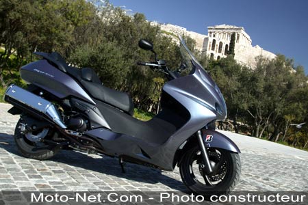 Honda Silver Wing 400 : la vie aux champs... Élysées