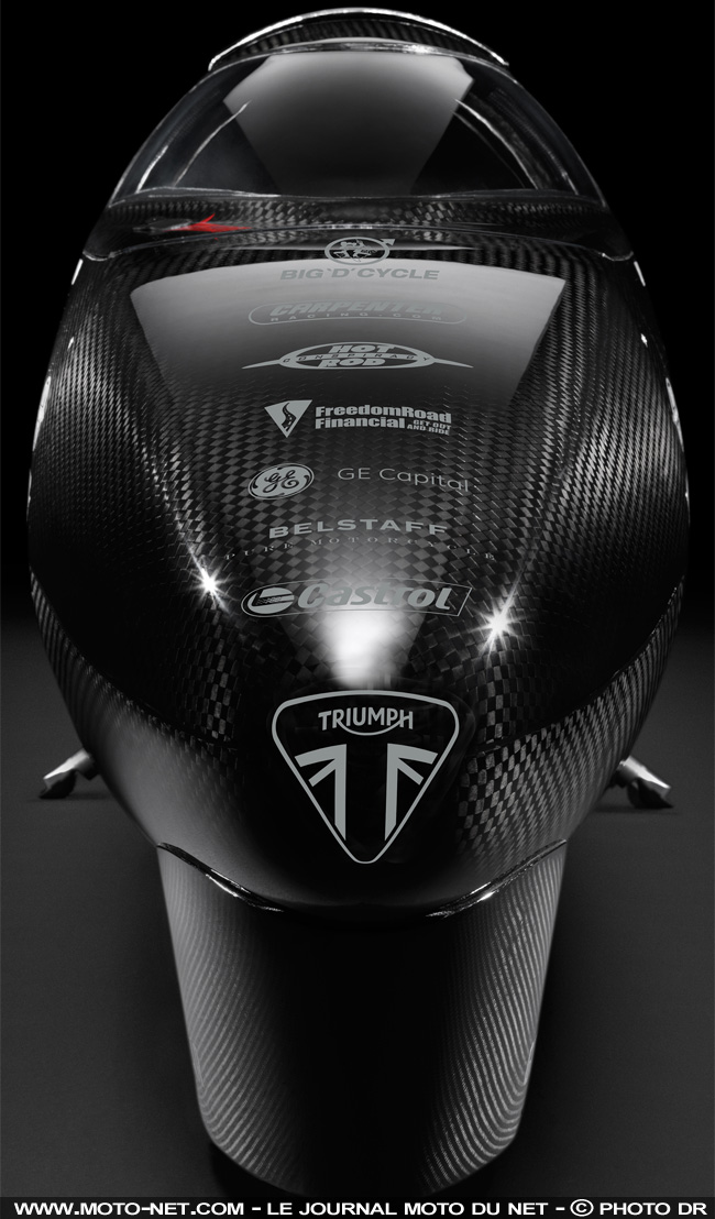 Triumph s'attaque au record du monde de vitesse moto avec Guy Martin