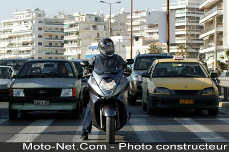 Honda Silver Wing 400 : la vie aux champs... Élysées