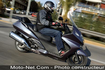 Honda Silver Wing 400 : la vie aux champs... Élysées