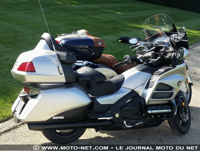 En direct du duel Honda Goldwing Vs Indian Roadmaster : marche arrière ou pare-brise électrique ?