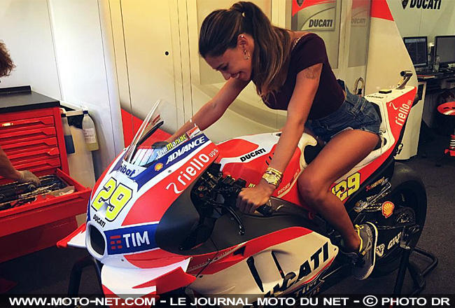 L'umbrella girl la plus sexy du GP d'Autriche Moto GP 2016