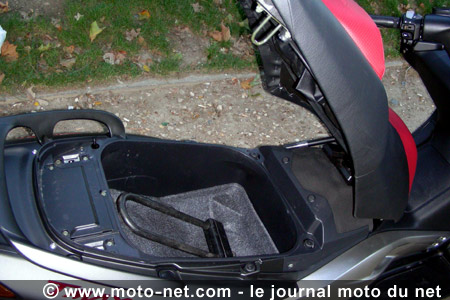 TMax : le scoot qui fait peur aux motos